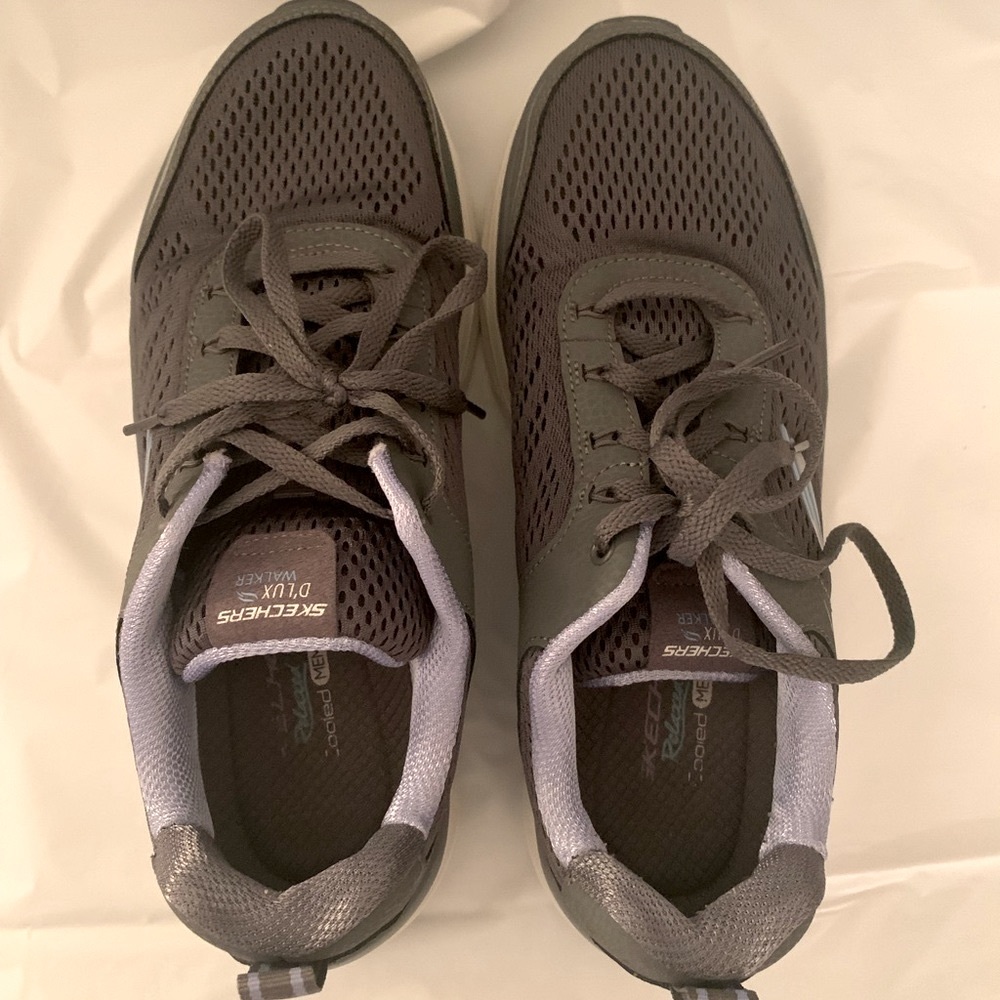 Skechers D’Lux Walker Shoes. Women’s size 9M. Charcoal/Lavender.